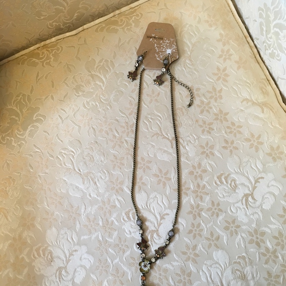 NWT Victorian Antique style necklace and earrings set. - Picture 6 of 7